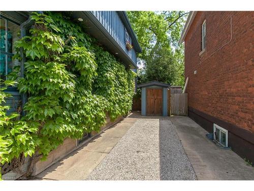 2154 Caroline Street, Burlington, ON - Outdoor