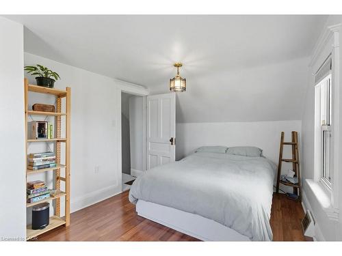 159 Hope Avenue, Hamilton, ON - Indoor Photo Showing Bedroom