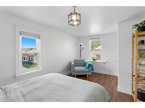 159 Hope Avenue, Hamilton, ON - Indoor Photo Showing Bedroom