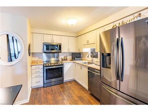 102 Donnenwerth Drive, Kitchener, ON - Indoor Photo Showing Kitchen