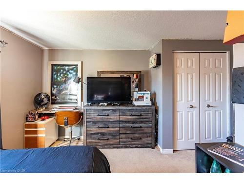 102 Donnenwerth Drive, Kitchener, ON - Indoor Photo Showing Bedroom