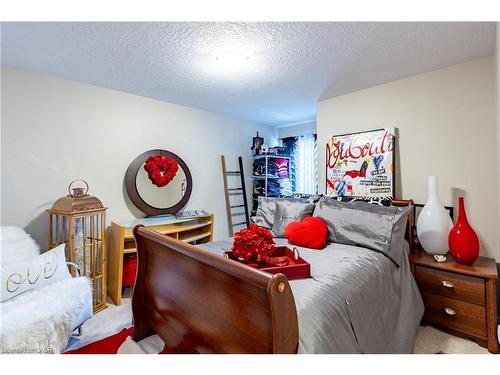 102 Donnenwerth Drive, Kitchener, ON - Indoor Photo Showing Bedroom