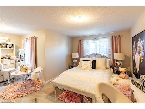102 Donnenwerth Drive, Kitchener, ON - Indoor Photo Showing Bedroom
