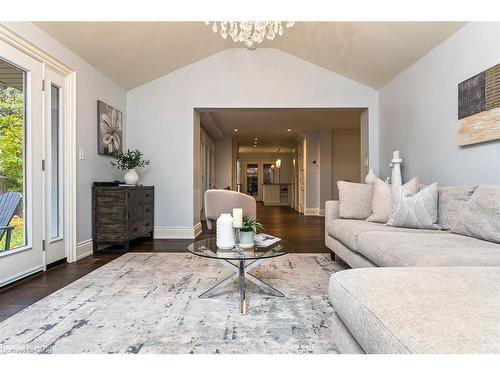 149 Fruitland Avenue, Burlington, ON - Indoor Photo Showing Living Room