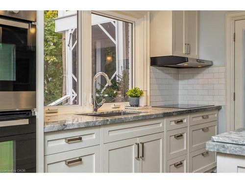 149 Fruitland Avenue, Burlington, ON - Indoor Photo Showing Kitchen