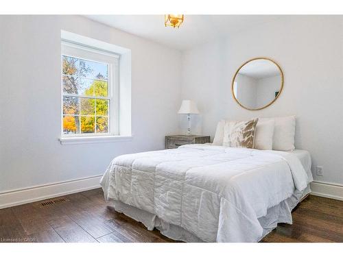 149 Fruitland Avenue, Burlington, ON - Indoor Photo Showing Bedroom