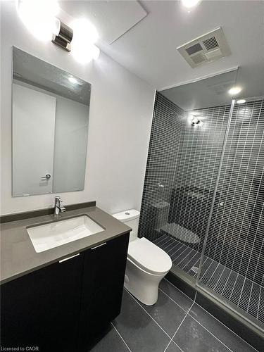 720-1 Jarvis Street, Hamilton, ON - Indoor Photo Showing Bathroom