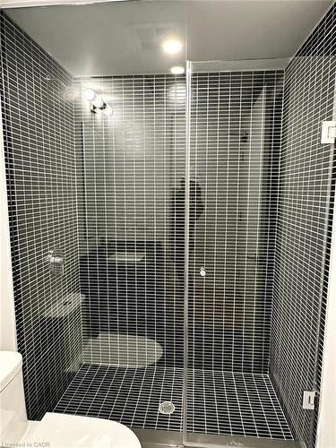 720-1 Jarvis Street, Hamilton, ON - Indoor Photo Showing Bathroom