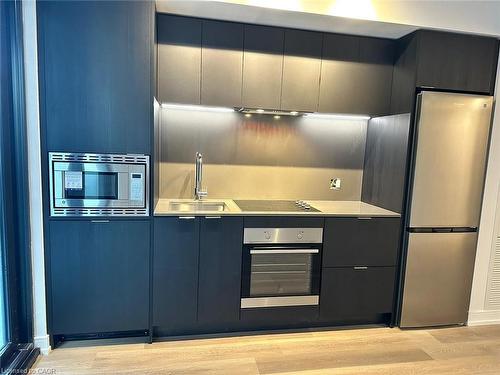 720-1 Jarvis Street, Hamilton, ON - Indoor Photo Showing Kitchen