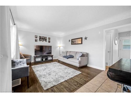 541 Courtland Avenue E, Kitchener, ON - Indoor Photo Showing Living Room
