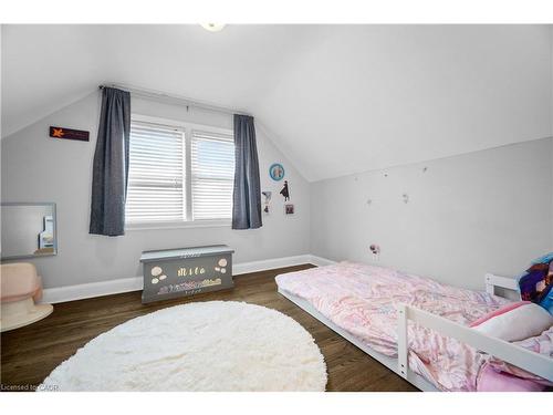 541 Courtland Avenue E, Kitchener, ON - Indoor Photo Showing Bedroom