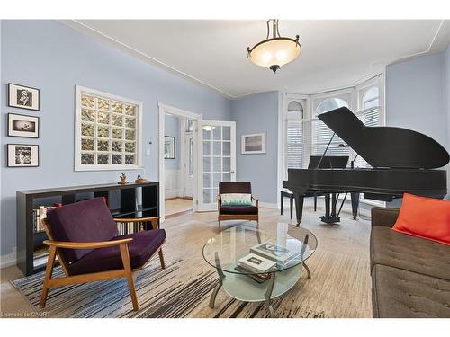 292 John Street N, Hamilton, ON - Indoor Photo Showing Living Room
