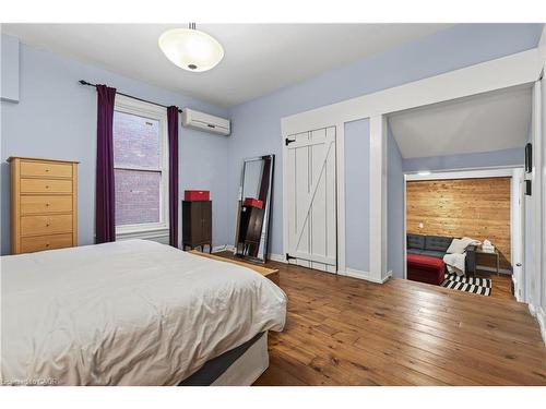 292 John Street N, Hamilton, ON - Indoor Photo Showing Bedroom