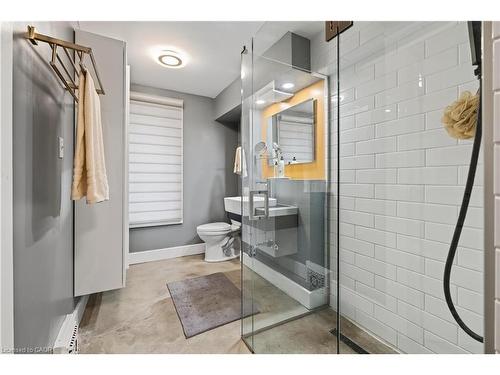 292 John Street N, Hamilton, ON - Indoor Photo Showing Bathroom