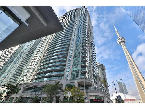 708-30 Grand Trunk Crescent, Toronto, ON - Outdoor With Balcony With Facade