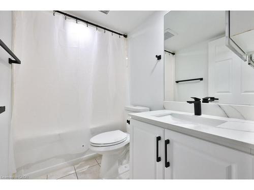 708-30 Grand Trunk Crescent, Toronto, ON - Indoor Photo Showing Bathroom