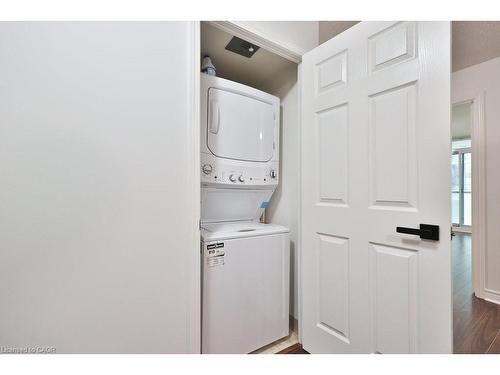 708-30 Grand Trunk Crescent, Toronto, ON - Indoor Photo Showing Laundry Room