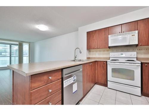 708-30 Grand Trunk Crescent, Toronto, ON - Indoor Photo Showing Kitchen