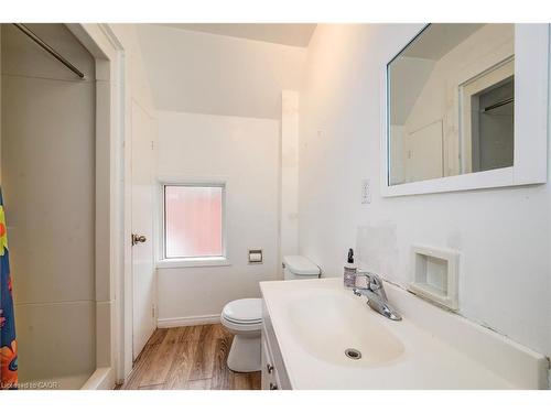 19 Schneider Avenue, Kitchener, ON - Indoor Photo Showing Bathroom
