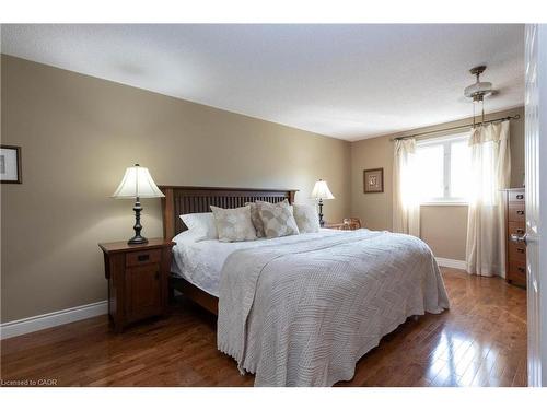 1416 Progreston Road, Hamilton, ON - Indoor Photo Showing Bedroom
