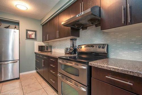 903-375 King Street N, Waterloo, ON - Indoor Photo Showing Kitchen