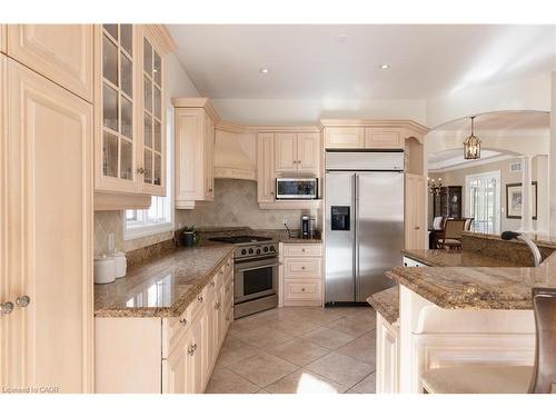 1285 Beaufort Drive, Burlington, ON - Indoor Photo Showing Kitchen With Upgraded Kitchen