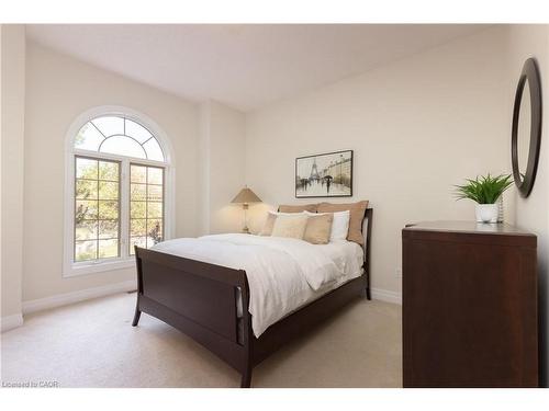 1285 Beaufort Drive, Burlington, ON - Indoor Photo Showing Bedroom