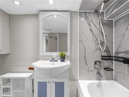 753 Burgess Avenue, Hamilton, ON - Indoor Photo Showing Bathroom