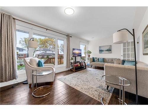 21 Lakeside Drive, Grimsby, ON - Indoor Photo Showing Living Room