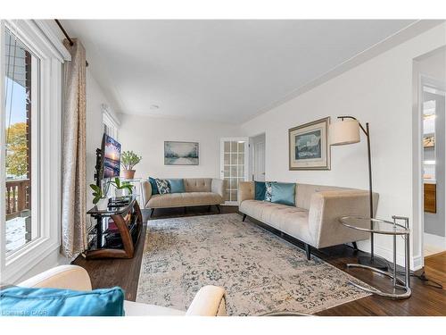 21 Lakeside Drive, Grimsby, ON - Indoor Photo Showing Living Room