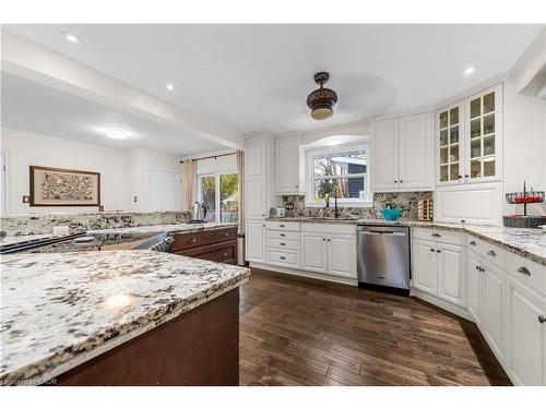 21 Lakeside Drive, Grimsby, ON - Indoor Photo Showing Kitchen With Upgraded Kitchen