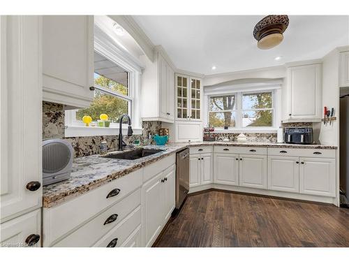 21 Lakeside Drive, Grimsby, ON - Indoor Photo Showing Kitchen