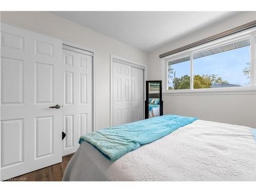 21 Lakeside Drive, Grimsby, ON - Indoor Photo Showing Bedroom