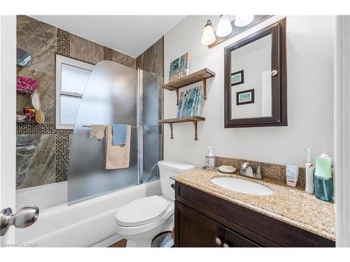 21 Lakeside Drive, Grimsby, ON - Indoor Photo Showing Bathroom