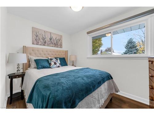21 Lakeside Drive, Grimsby, ON - Indoor Photo Showing Bedroom