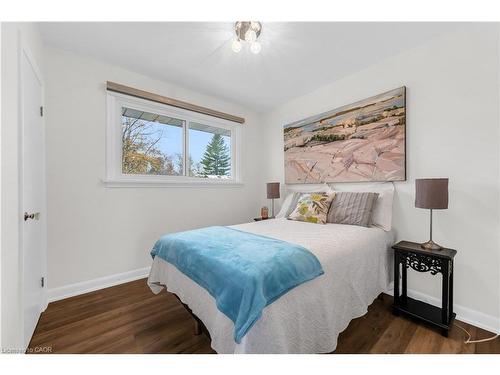 21 Lakeside Drive, Grimsby, ON - Indoor Photo Showing Bedroom