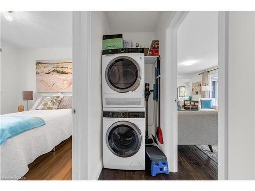 21 Lakeside Drive, Grimsby, ON - Indoor Photo Showing Laundry Room