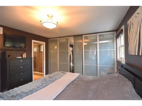 2346 Cavendish Drive, Burlington, ON - Indoor Photo Showing Bedroom