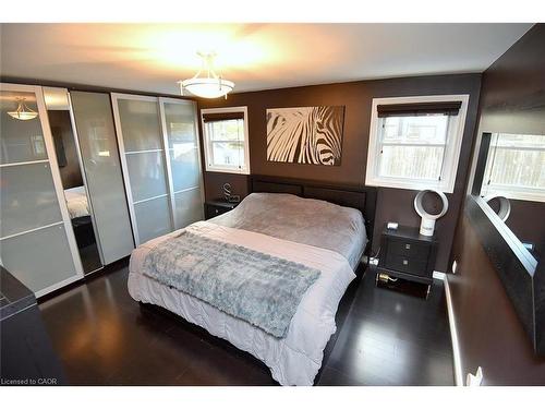 2346 Cavendish Drive, Burlington, ON - Indoor Photo Showing Bedroom