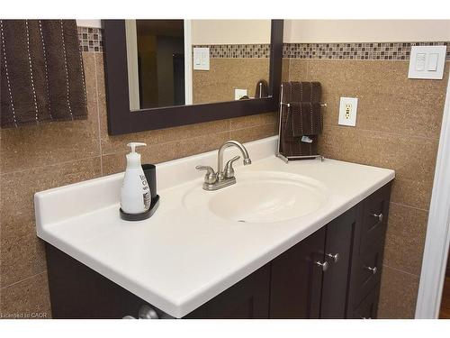 2346 Cavendish Drive, Burlington, ON - Indoor Photo Showing Bathroom