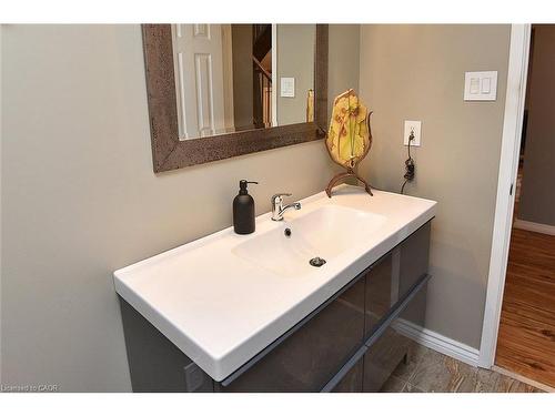 2346 Cavendish Drive, Burlington, ON - Indoor Photo Showing Bathroom