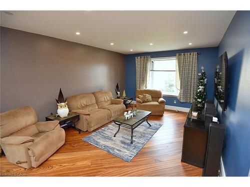 2346 Cavendish Drive, Burlington, ON - Indoor Photo Showing Living Room
