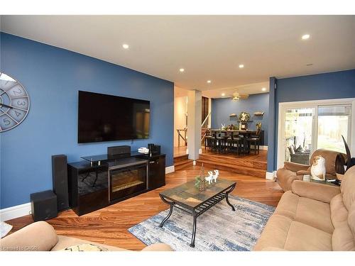 2346 Cavendish Drive, Burlington, ON - Indoor Photo Showing Living Room