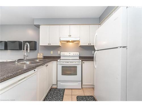 38-271 Richvale Drive S, Brampton, ON - Indoor Photo Showing Kitchen With Double Sink