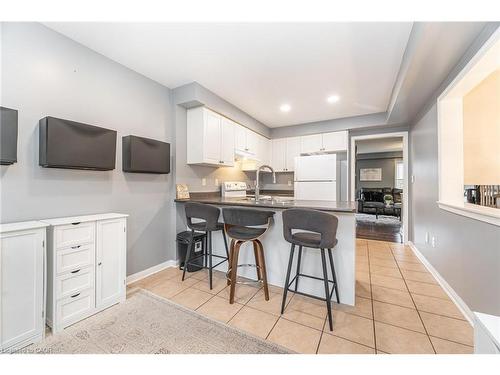 38-271 Richvale Drive S, Brampton, ON - Indoor Photo Showing Kitchen