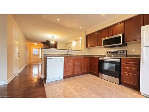 3207 Stornoway Circle, Oakville, ON - Indoor Photo Showing Kitchen