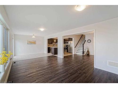 475 Zuest Crescent, Milton, ON - Indoor Photo Showing Living Room