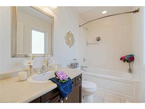 475 Zuest Crescent, Milton, ON - Indoor Photo Showing Bathroom
