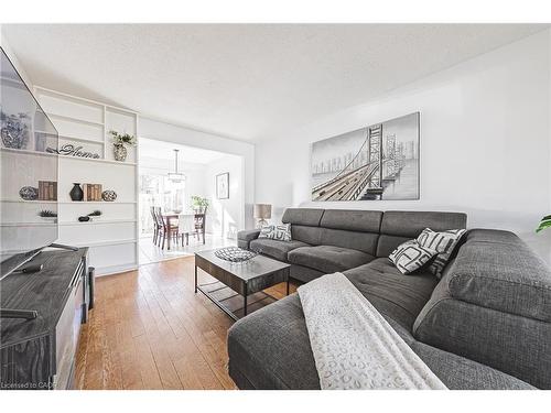 4-2220 Upper Middle Road, Burlington, ON - Indoor Photo Showing Living Room