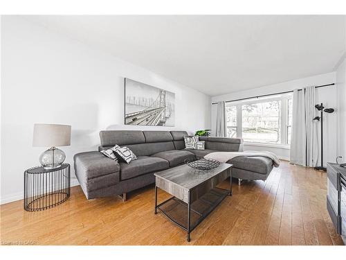 4-2220 Upper Middle Road, Burlington, ON - Indoor Photo Showing Living Room